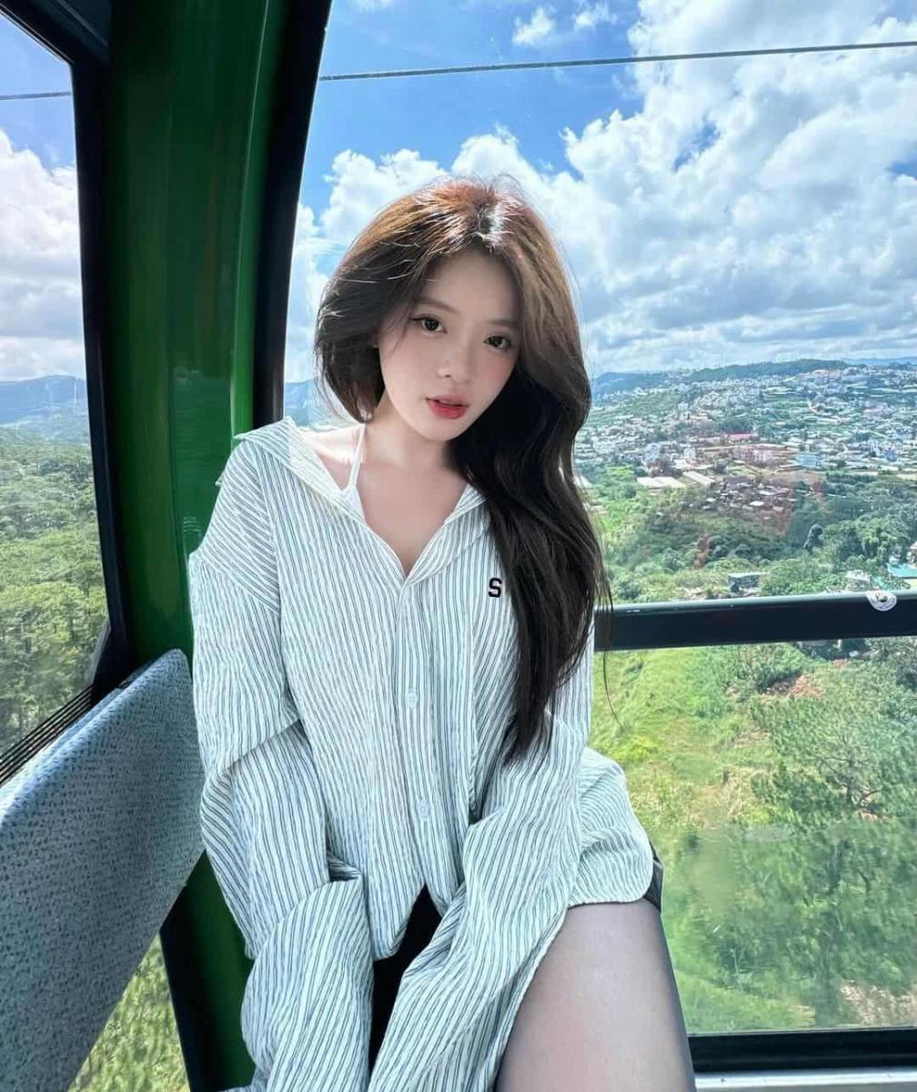 Ảnh gái xinh tóc dài sexy và cute khoa thân