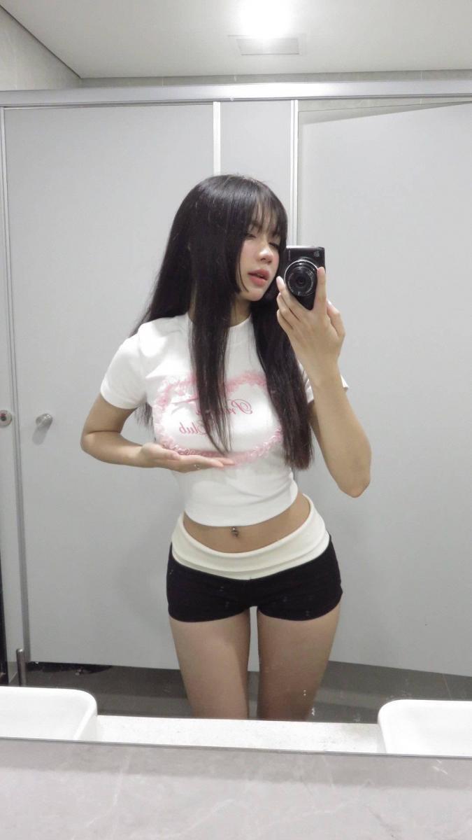 Gái đẹp XYZ - Gái sexy đẹp với ngực to