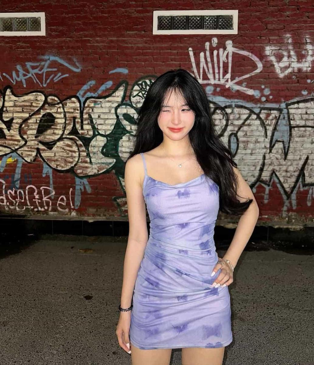 Gái Xinh Đầm Sen