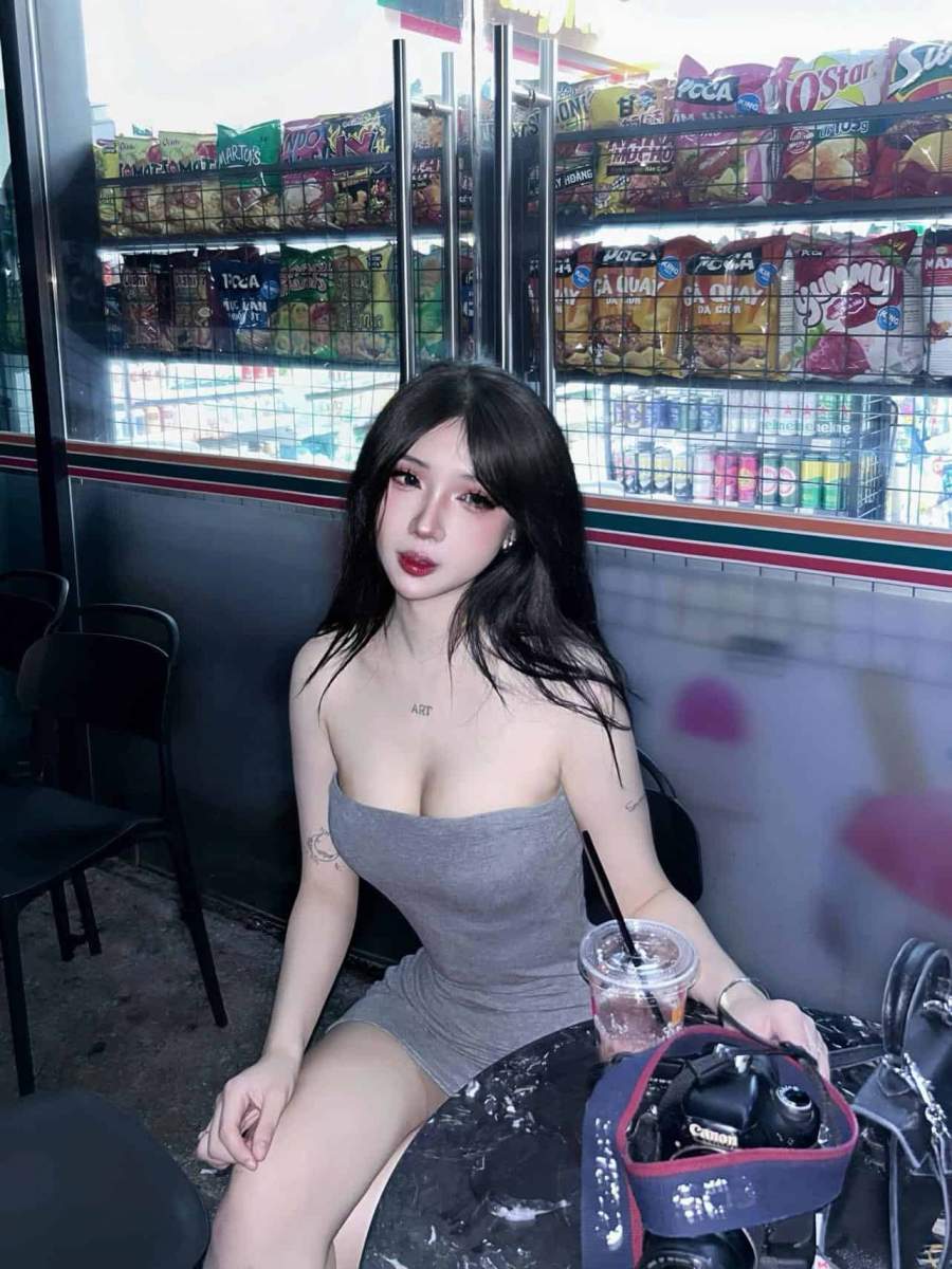 Ảnh gái xinh thật với tóc dài và chân dài