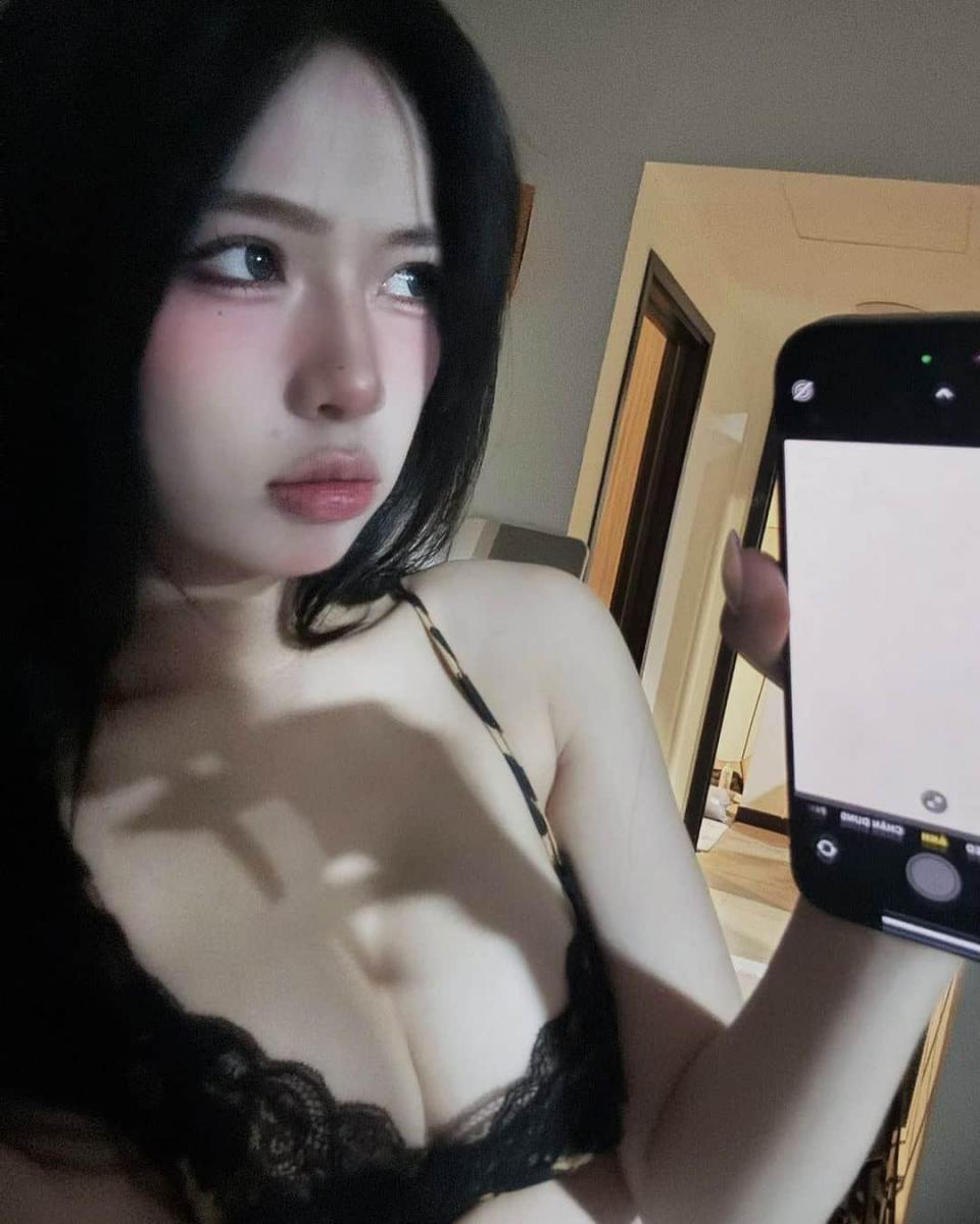 Ảnh gái xinh tự sướng ngực to tự nhiên
