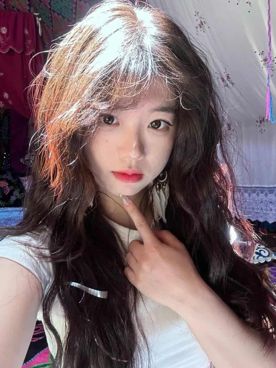Gái xinh sexy với ngực to và tóc dài - Mới nhất 2023