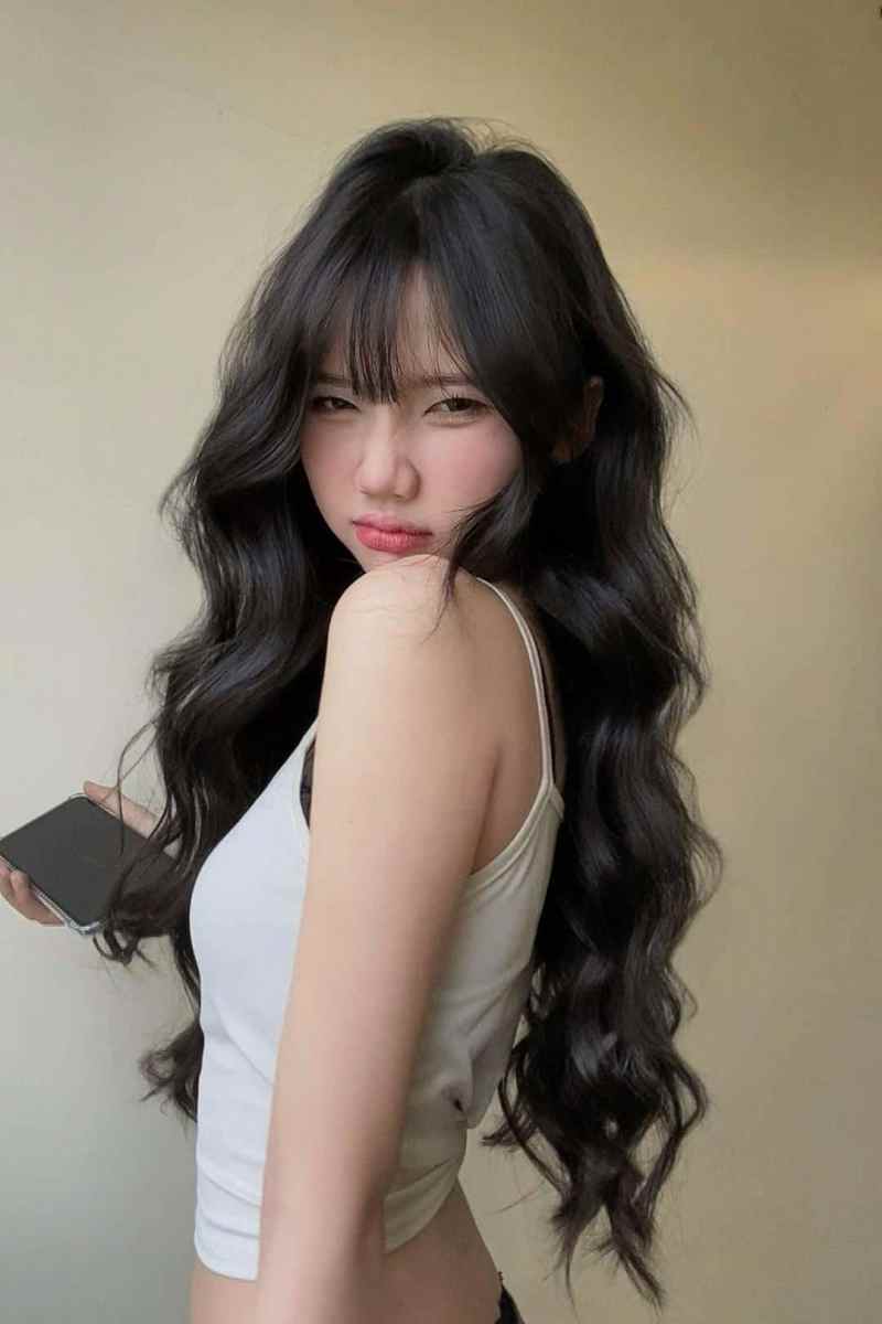 Ảnh gái đẹp ngực bự với tóc ngắn xinh cute