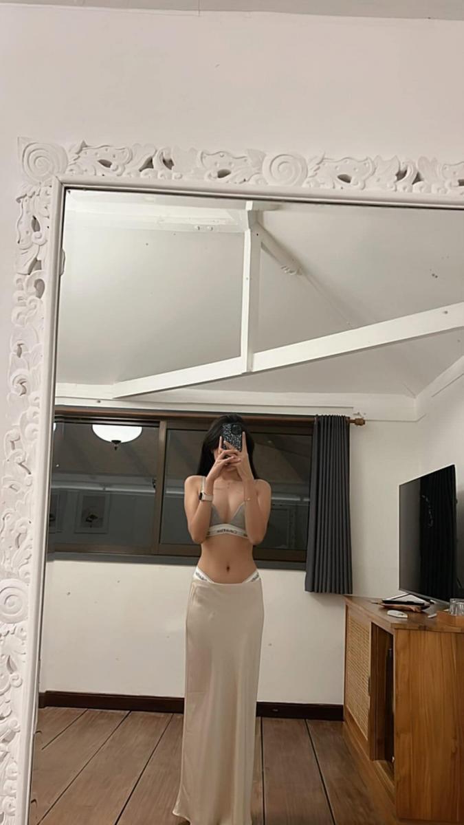 Gái Xinh Tắm Gương