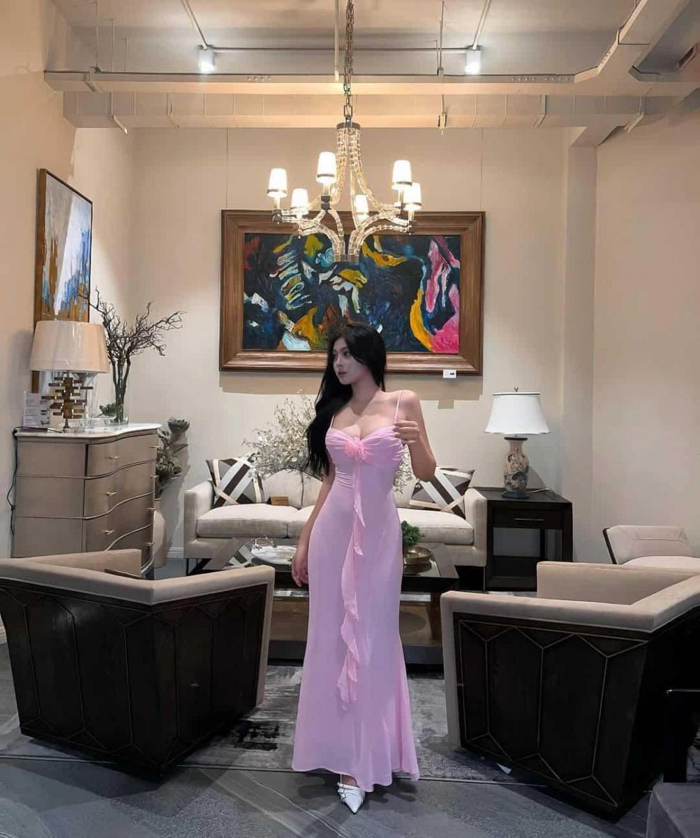 Ảnh sinh nhật gái xinh ngực to vai săn nhà