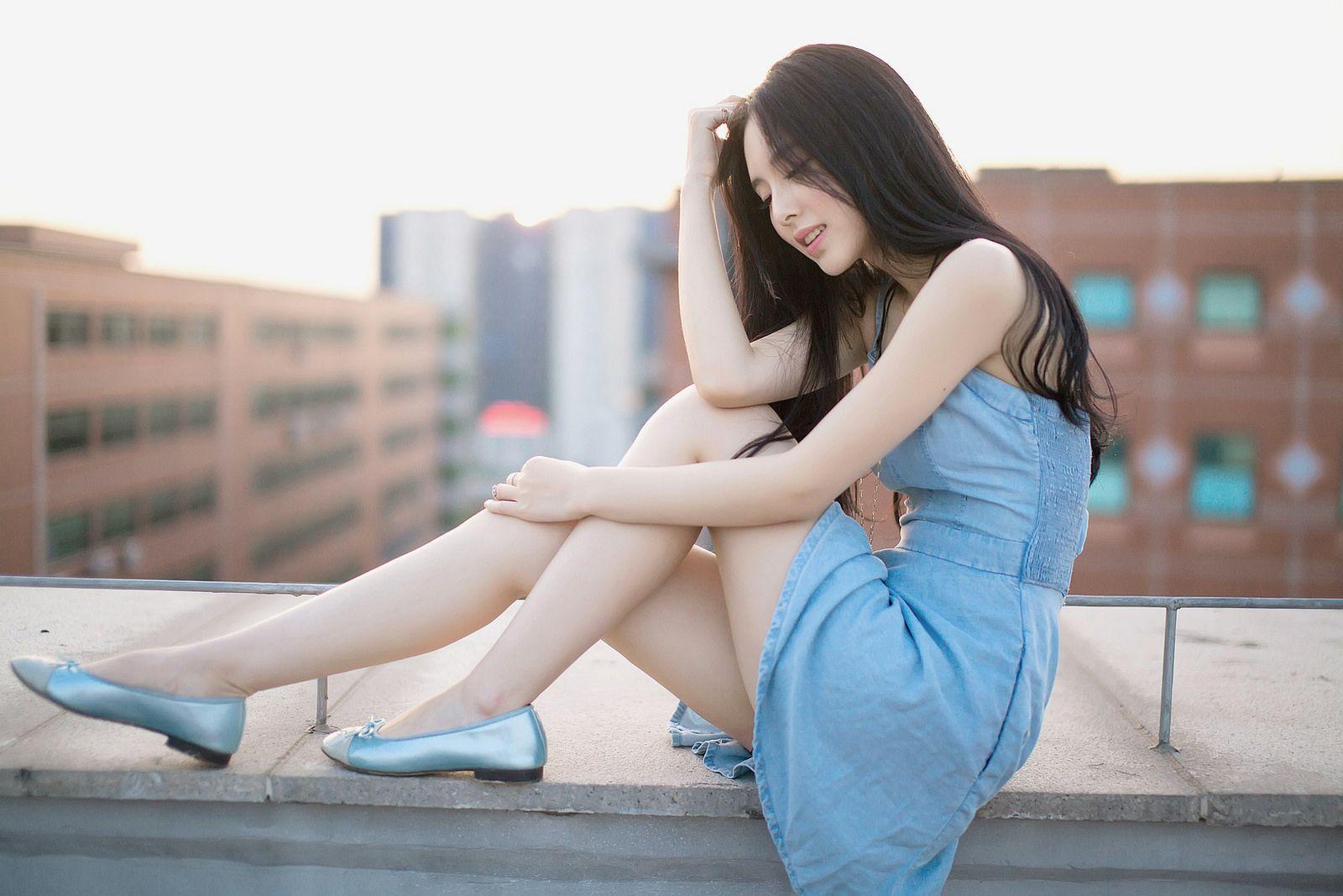 Gái Xinh Nền Đẹp, Chân Gái