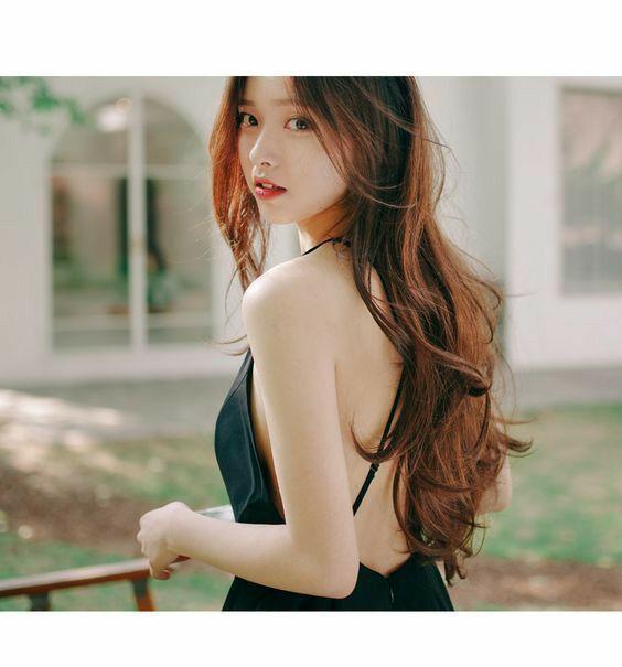 Hình ảnh cô gái đẹp sexy với hình nền ấn tượng