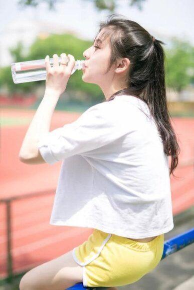 Ảnh đẹp ulzzang uống nhiều nước niềm hạnh phúc