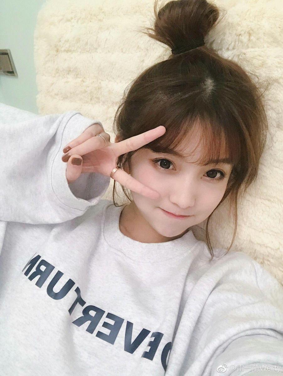 Hình ảnh gái xinh dễ thương trong áo tắm