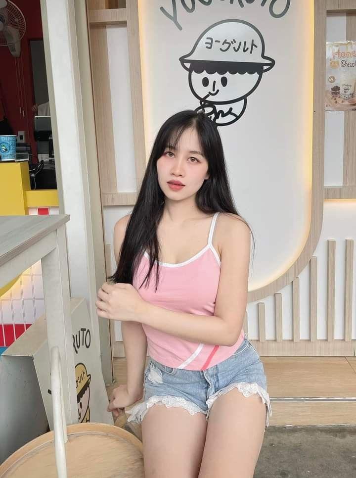 Gái Xinh Đeo Kính Hồng Duy Thật Lưng
