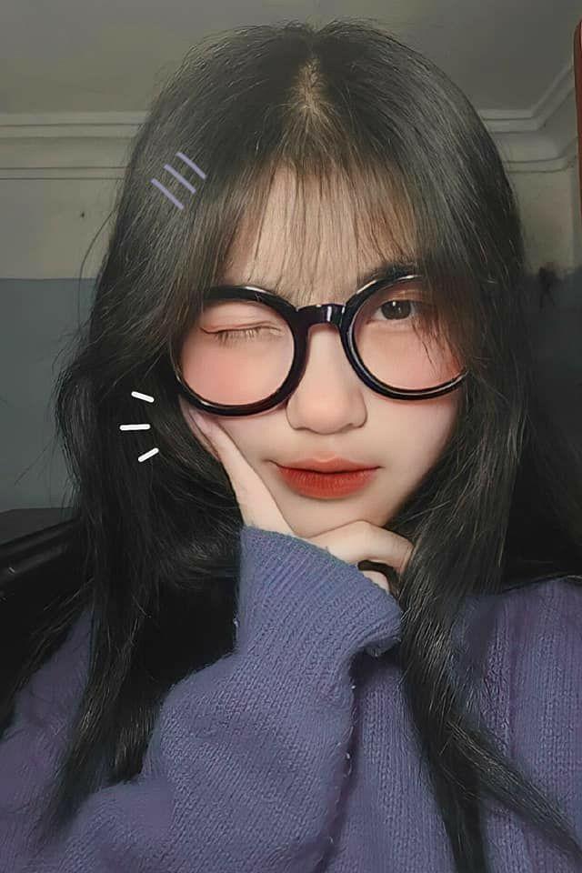 Gái xinh đeo kính, khoe vẻ đẹp tự nhiên