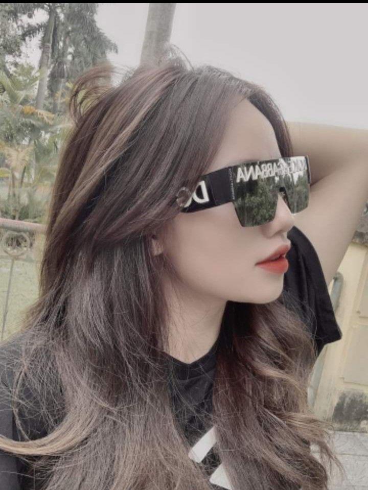 Gái xinh click và gái xinh ff đeo kính chăm sóc thị lực