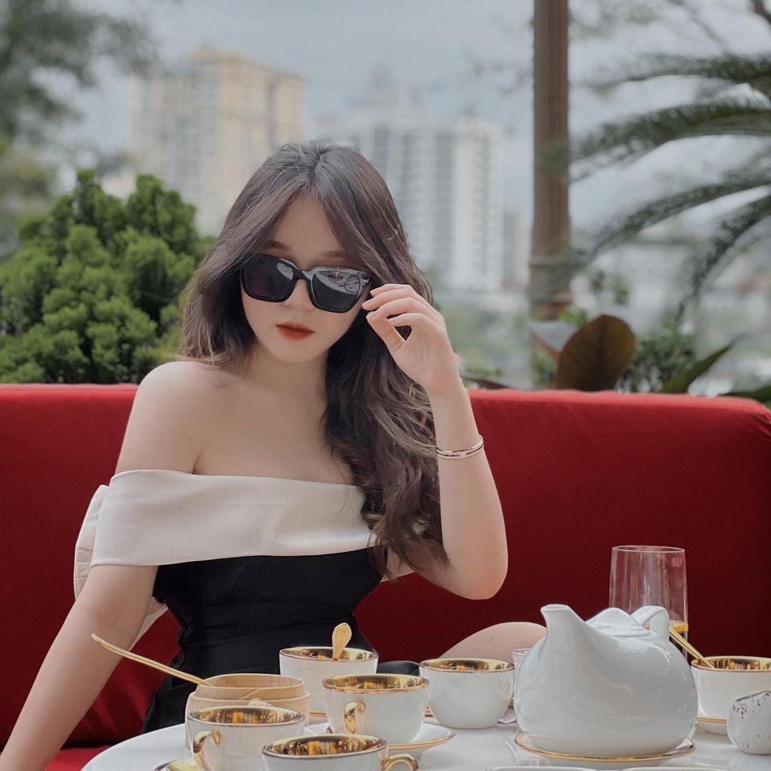 Gái Xinh Mặc Hở Khoe Vẻ
