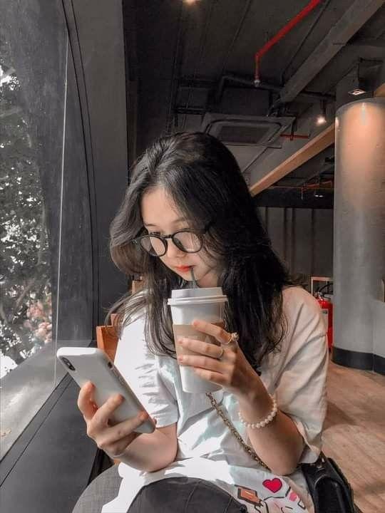 Mạng Gái Xinh Đeo Mắt Kính