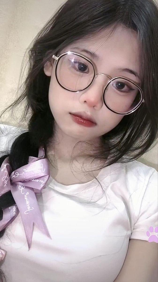 Gái xinh đeo mắt kính - Ảnh mặt gái xinh đẹp