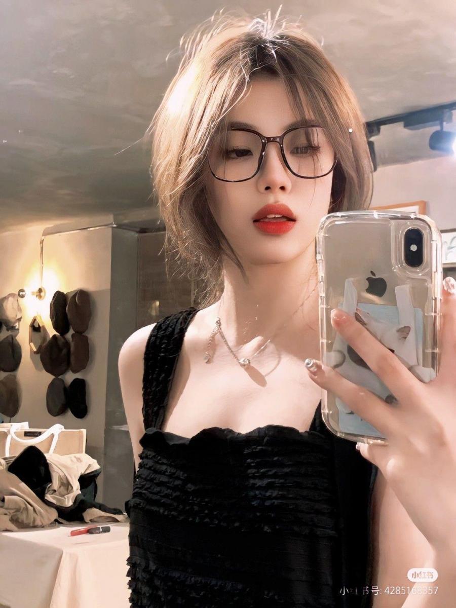 Gái xinh cosplay đeo kính - Gái xinh Facebook đẹp