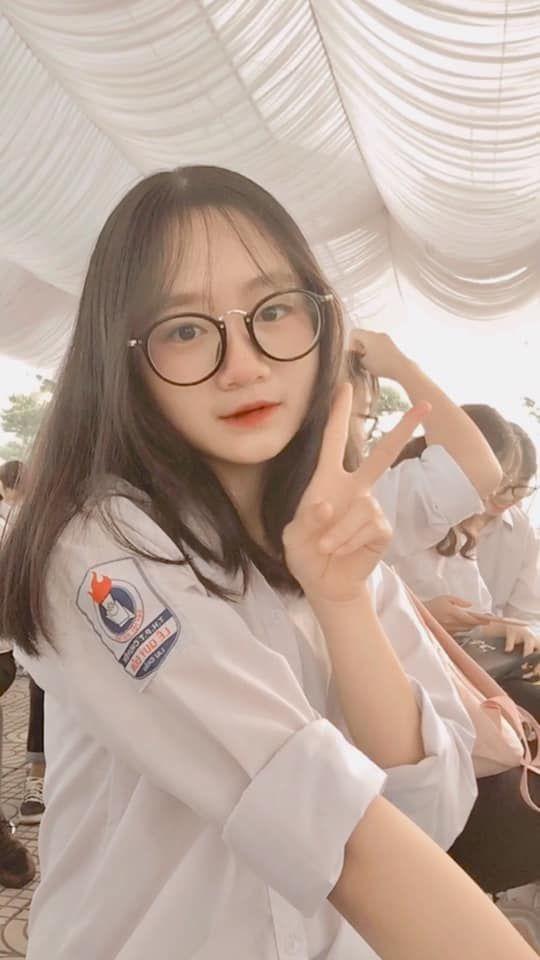Ảnh gái xinh đeo mắt kính đẹp nhất