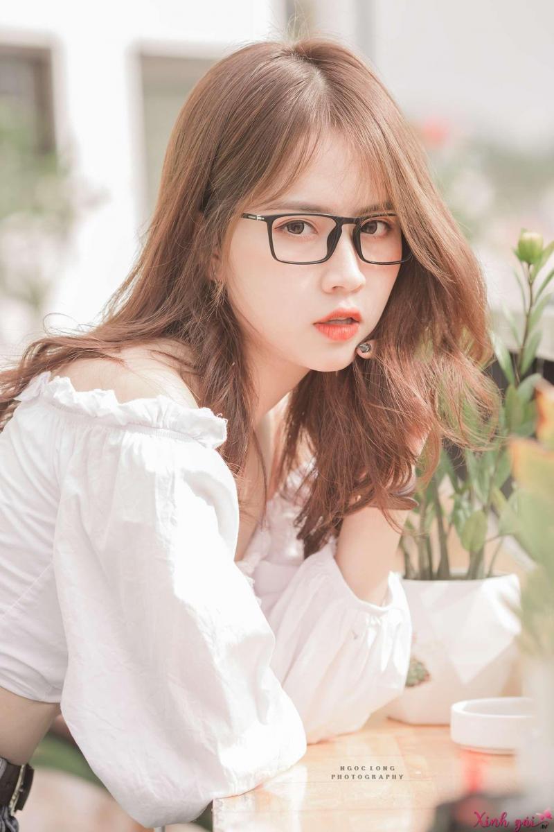 Hình gái xinh đeo mắt kính che mặt đẹp