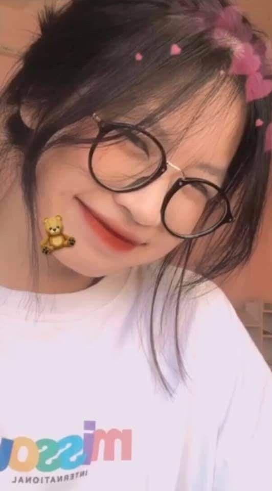 Ảnh gái xinh đeo kính siêu xinh 16 tuổi