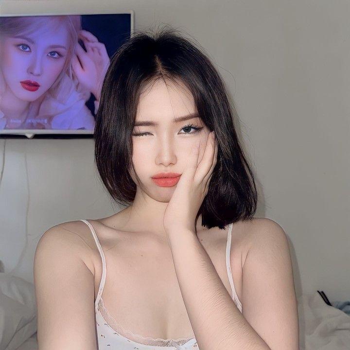 Gái Xinh Nóng Bỏng Đeo Kính Ngầu