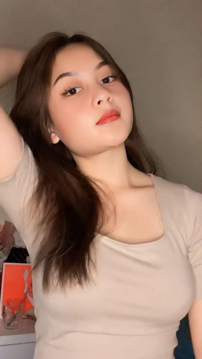 Ảnh vẽ gái xinh đeo kính long mày mới vai