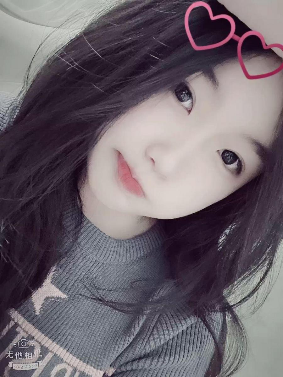 Gái xinh 6789 đeo kính, mát mẻ như gió mùa