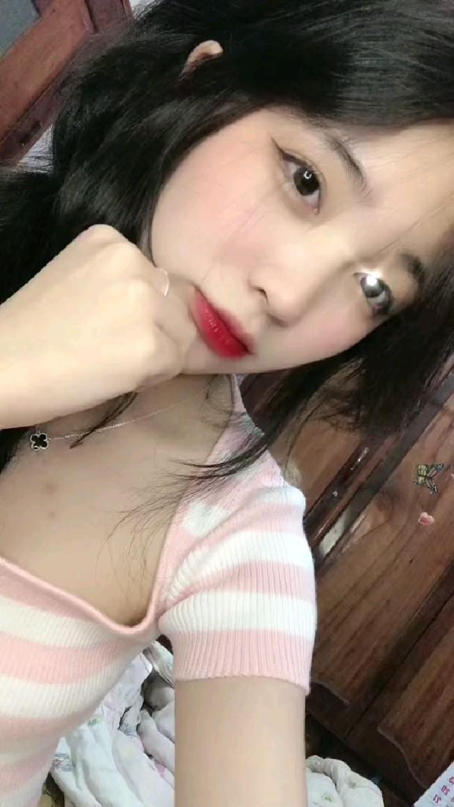 Gái xinh K12 đeo kính, gái xinh K2 nổi bật