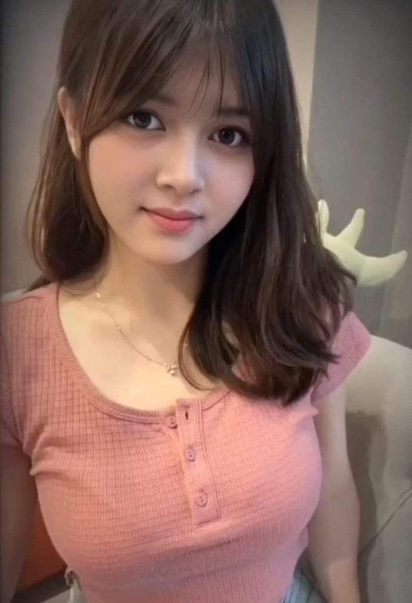 Ảnh gái xinh đeo kính mà da trắng