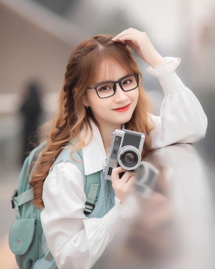 Gái xinh đeo kính chụp ảnh đẹp