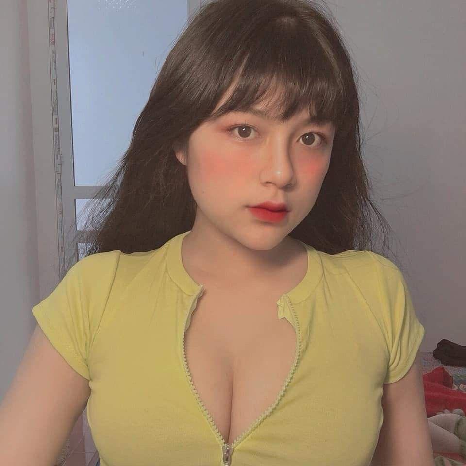 Ảnh gái xinh đeo kính mới cô lòng mi