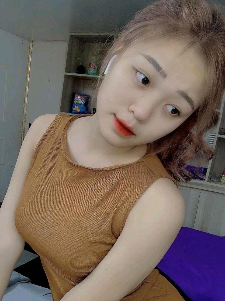 Ảnh gái xinh xinh đeo kính, tóc ngắn đẹp