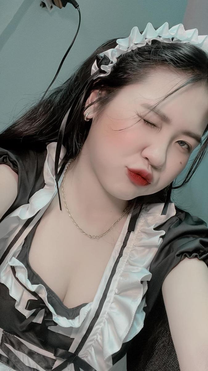 Gái xinh đẹp đeo kính, sexy và quyến rũ