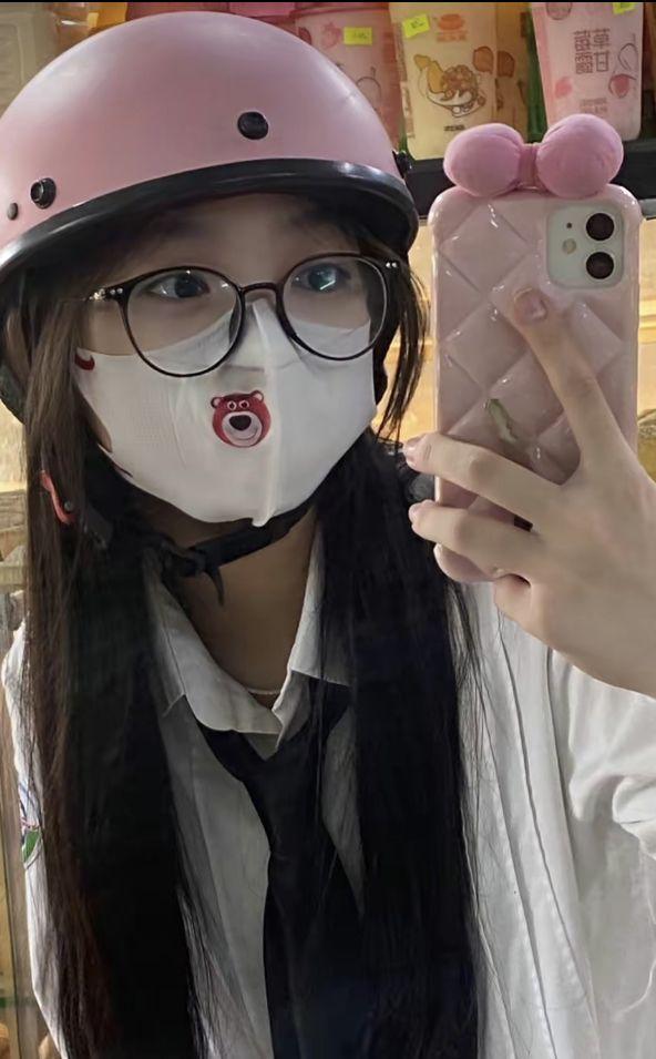 Ảnh gái xinh đeo kính mới tóc đen cắt hime xinh TV