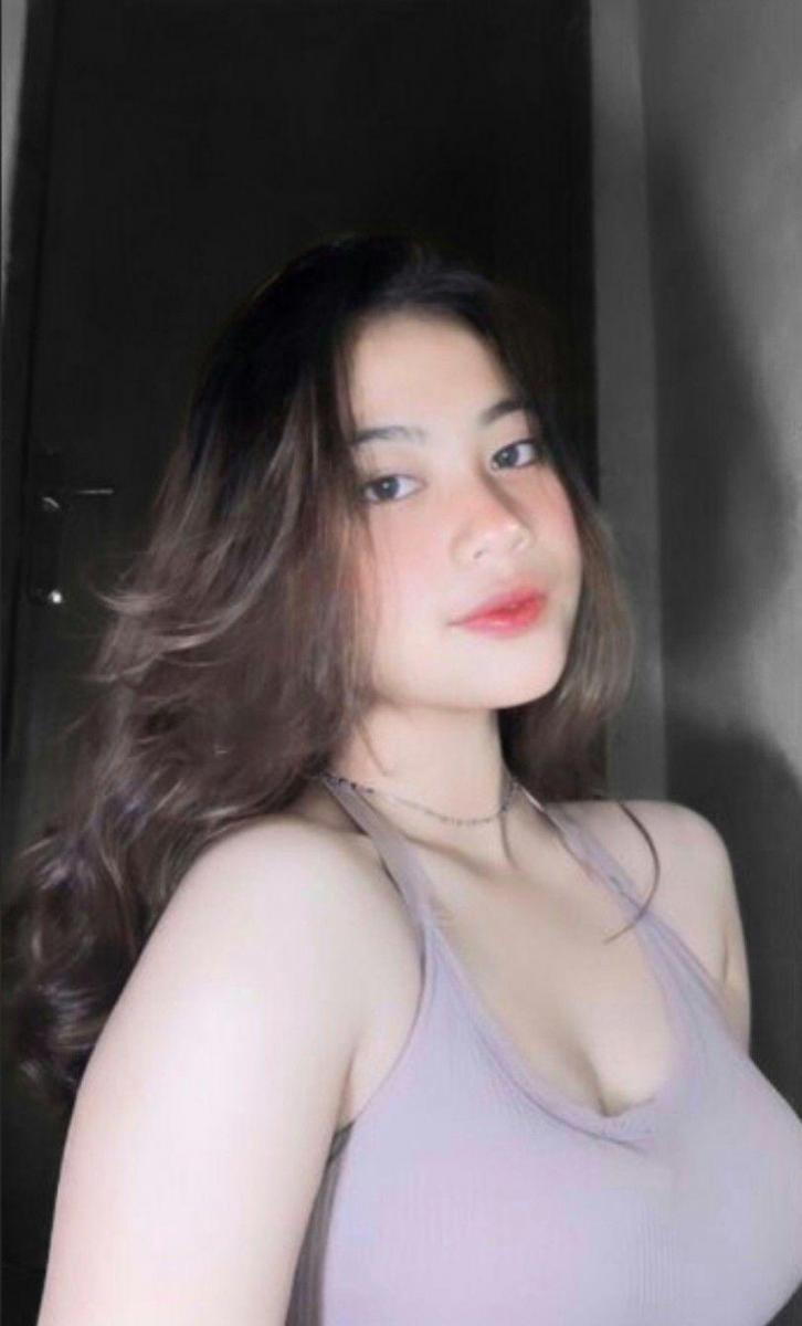 Gái xinh đeo kính tóc ngắn đẹp mê ly