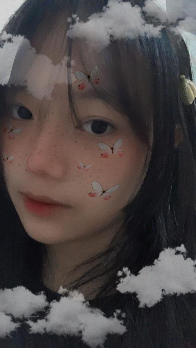 Gái đẹp cute đeo kính, tóc đen sắc đẹp