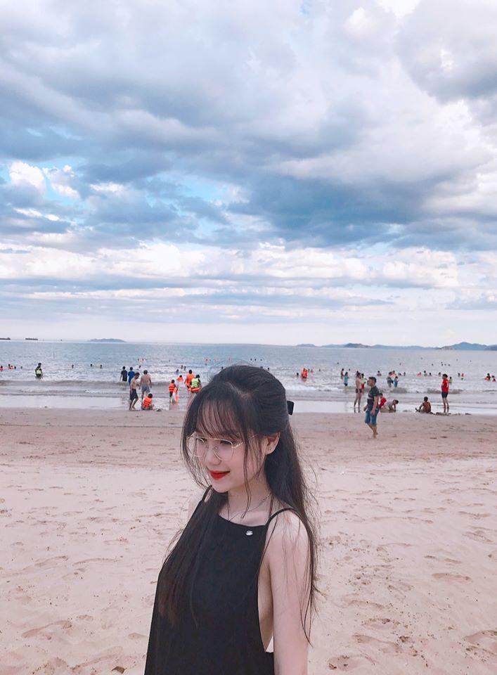 Gái xinh múa cột đeo kính mùa hè niềm hạnh phúc