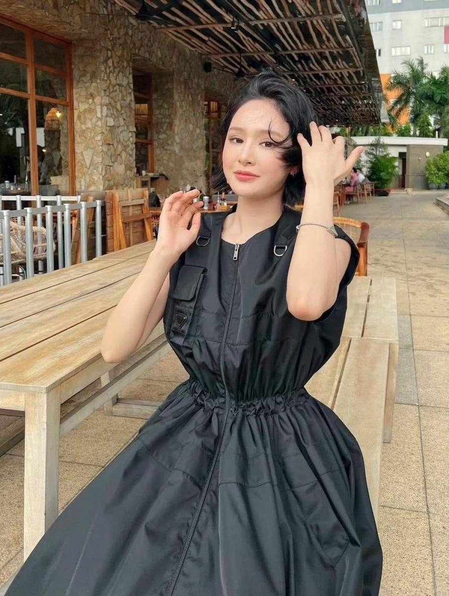 Gái xinh cởi áo quần trong bộ sưu tập thời trang