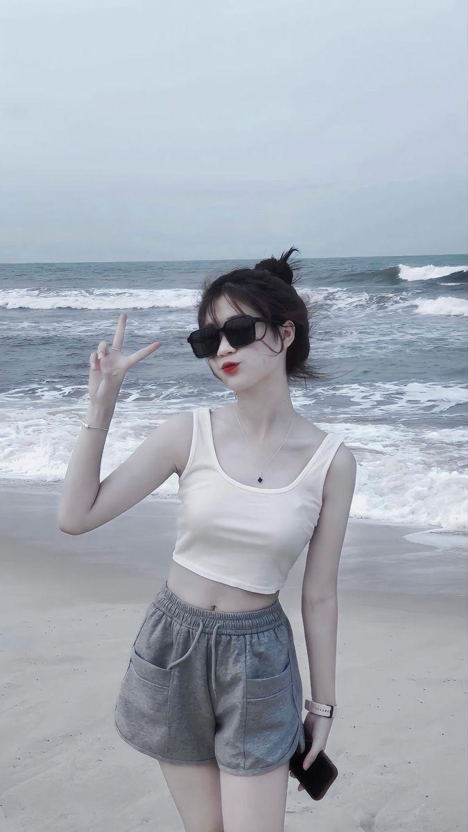Gái Xinh Quyến Rũ Đeo Kính Thời Trang