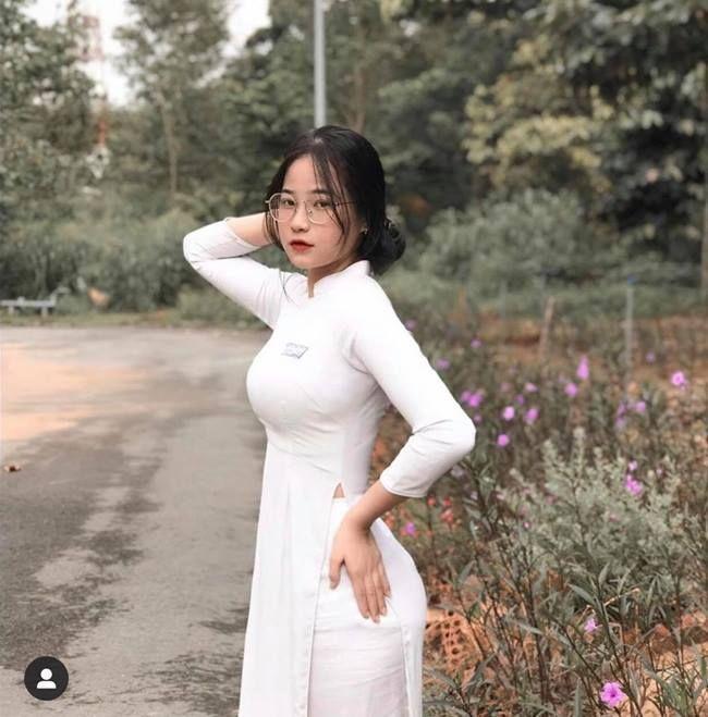 Ảnh gái xinh đeo kính tay áo thời trang sắc đẹp nữ sinh Việt nổi như ý