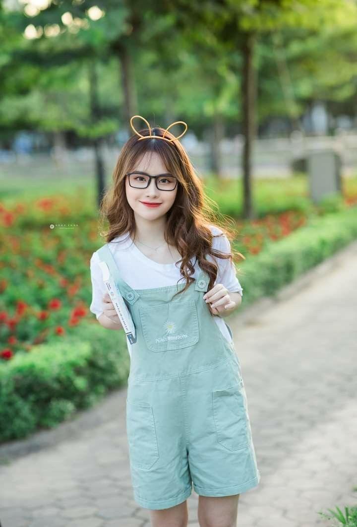 Gái đẹp mặc áo tắm và áo croptop xinh đẹp