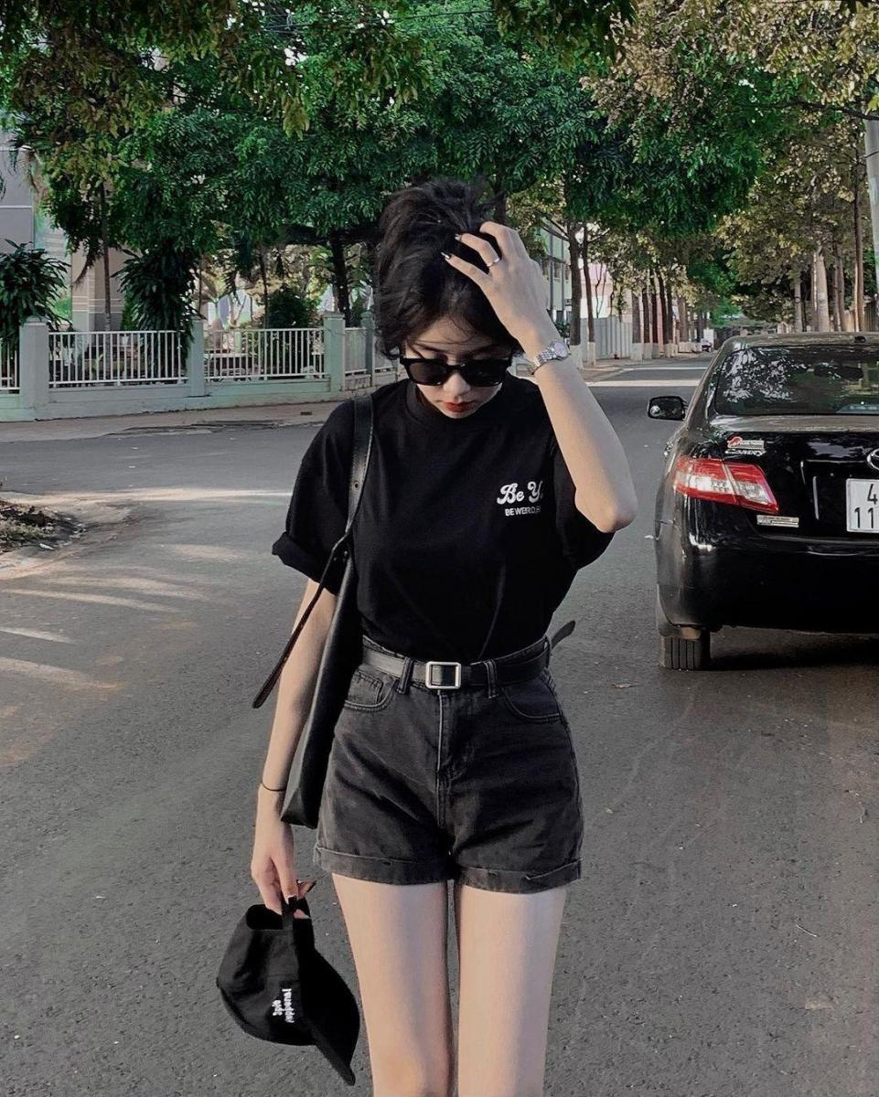 Gái xinh hd đeo kính tay áo vải quần bò