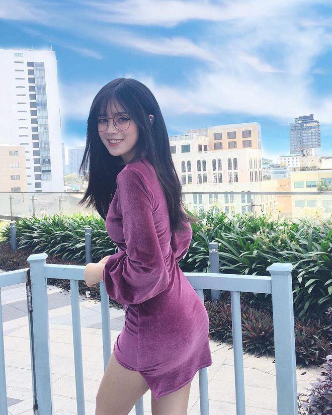 Gái xinh mặc váy thời trang hồng đẹp