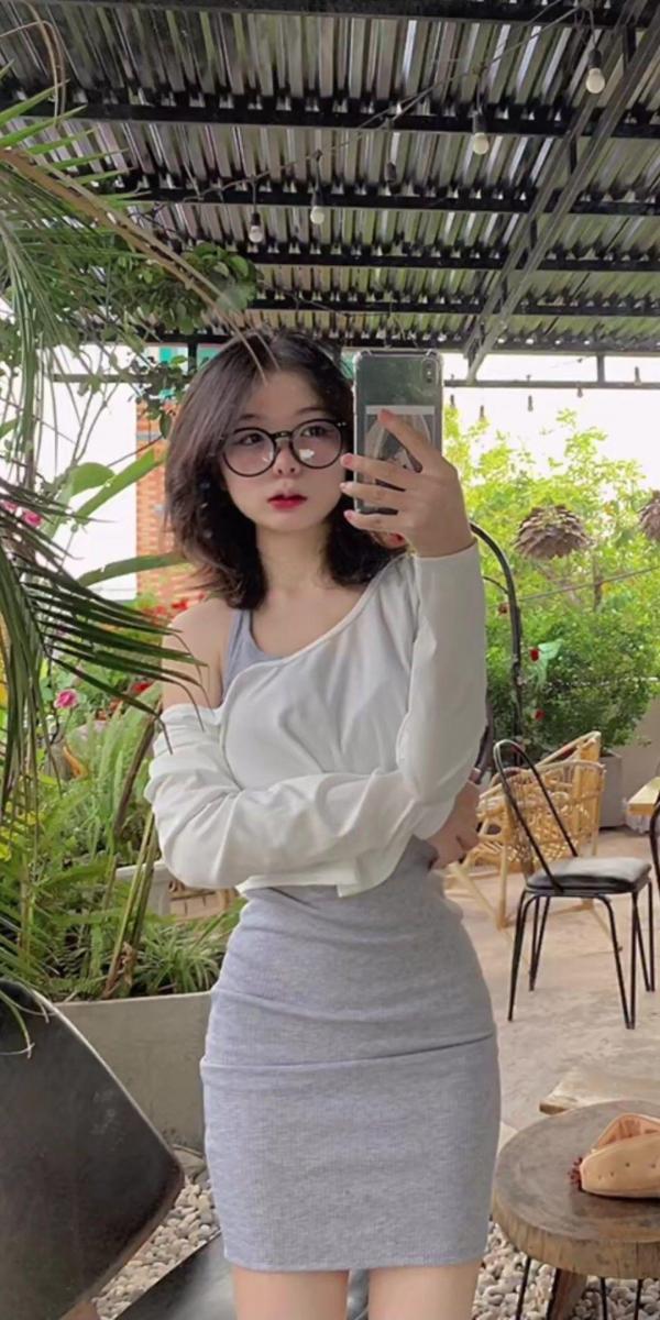Gái xinh đeo kính thời trang sắc đẹp