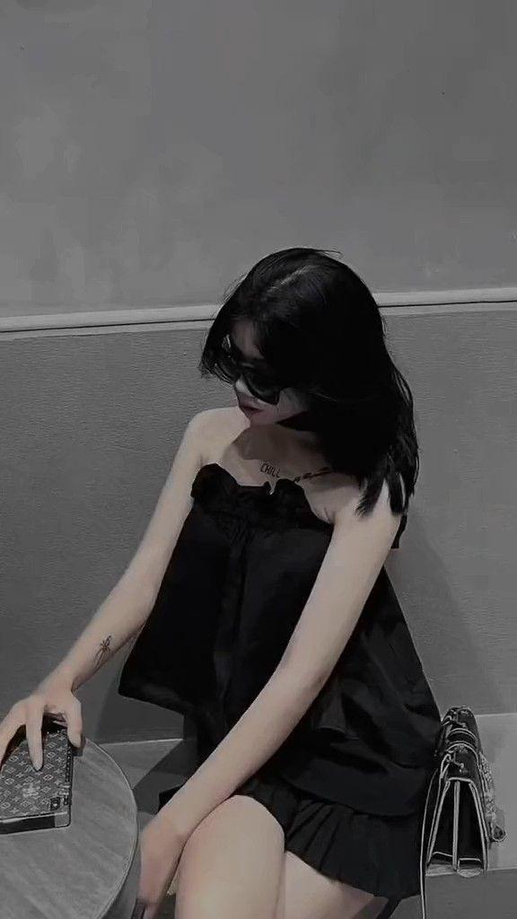 Ảnh gái xinh đeo kính tóc ngang vai đẹp nhất