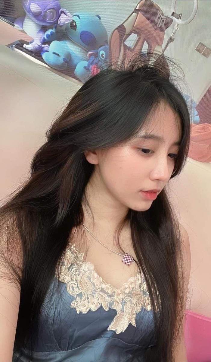 Hình động gái xinh với tóc ngắn đẹp