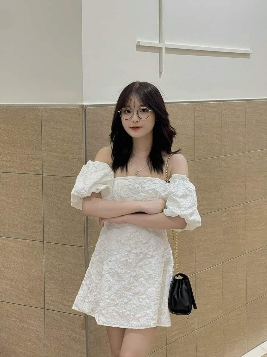 Hình ảnh gái xinh 2k9 trong váy ngắn đẹp thời trang