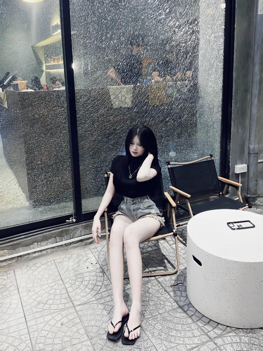 Ảnh chân gái đẹp và cute xinh