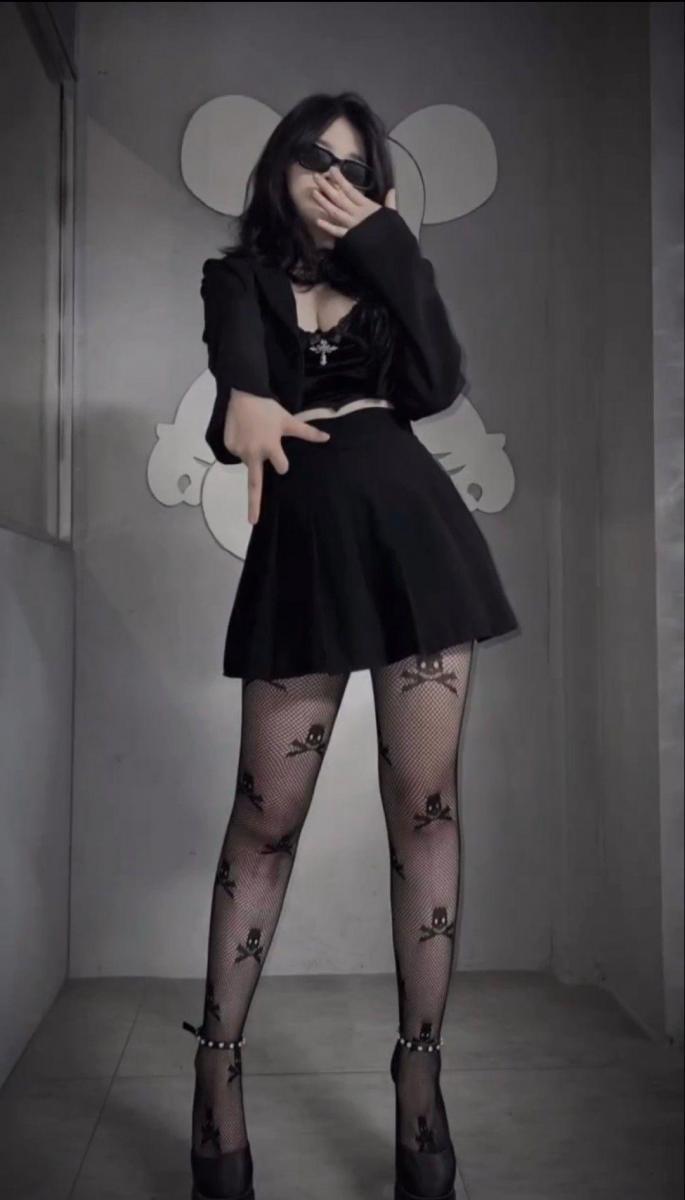 Gái xinh sexy trong thời trang ngầu
