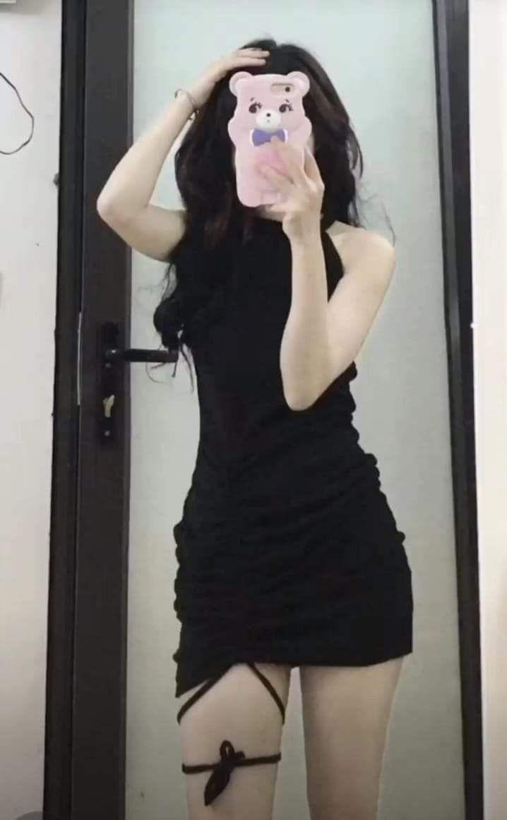 Ảnh gái xinh dáng mặc váy ngắn và váy ngủ
