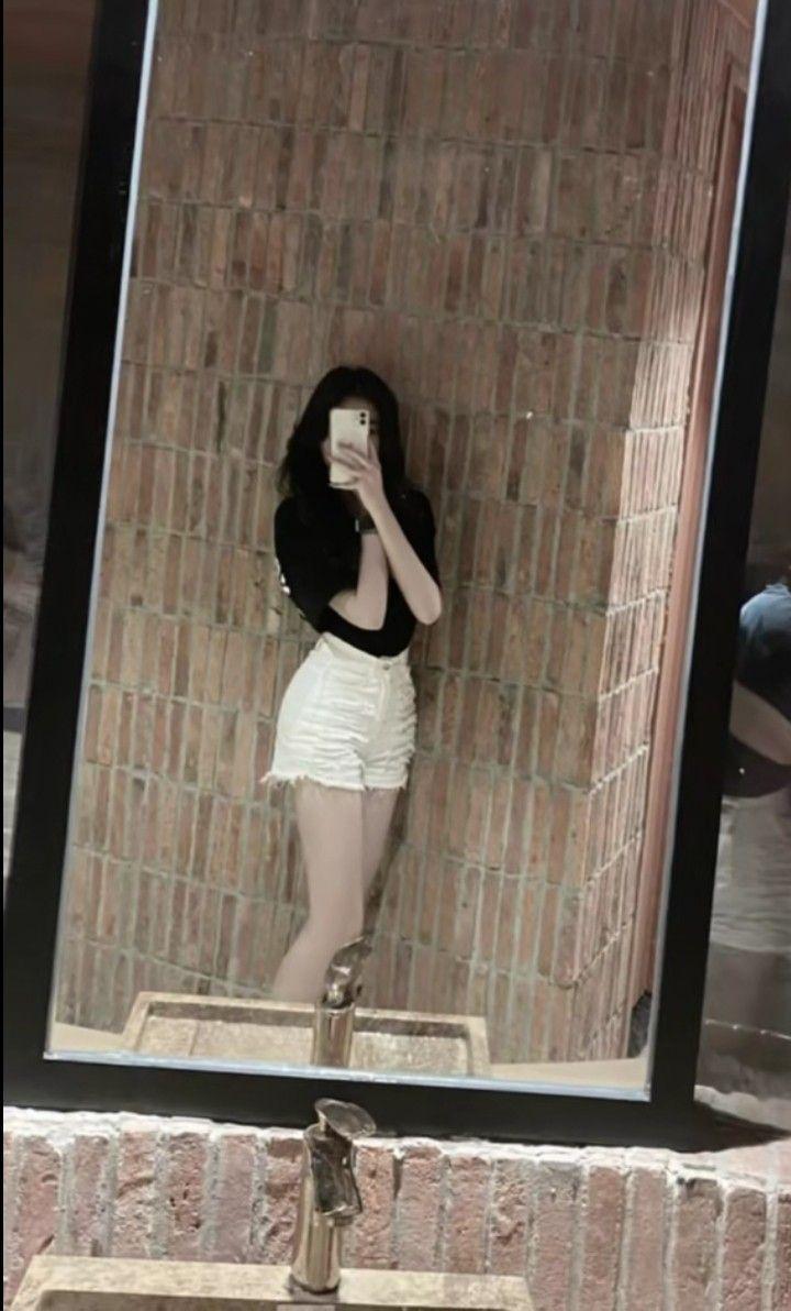 Gái Xinh Ngầu Gương Gạch Mà Nở Cánh